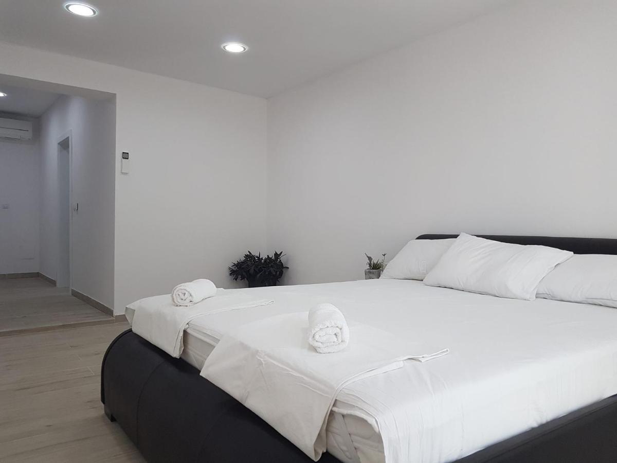 Rooms Lanterna Metajna Εξωτερικό φωτογραφία